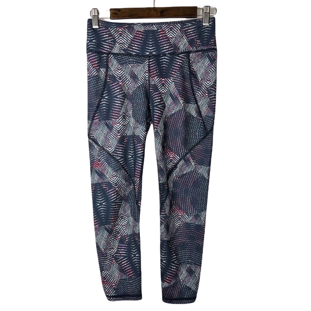 Patagonia Centered Crops‎ in Abstract Smoky Violet Athletic Pants S